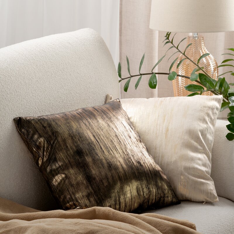 Poszewka Emila kremowa 45 x 45 cm – doda blasku wnętrzu