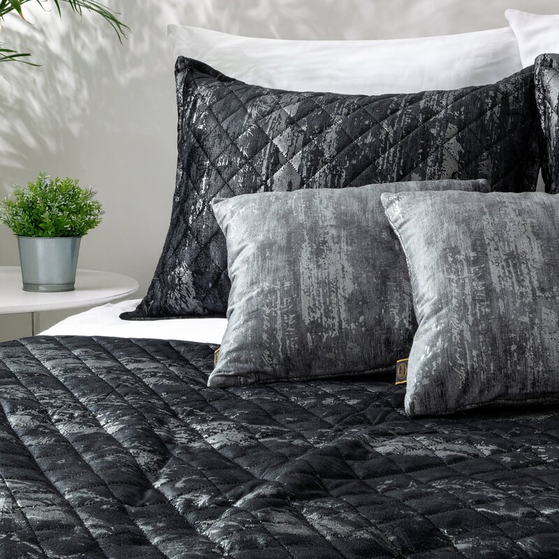 Narzuta welwetowa BLINK 3 czarna 220 x 240 cm – doda blasku sypialni
