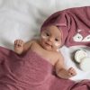Ręcznik dla dziecka Baby70 pudrowy róż 100 x 100 cm – miękki i ciepły