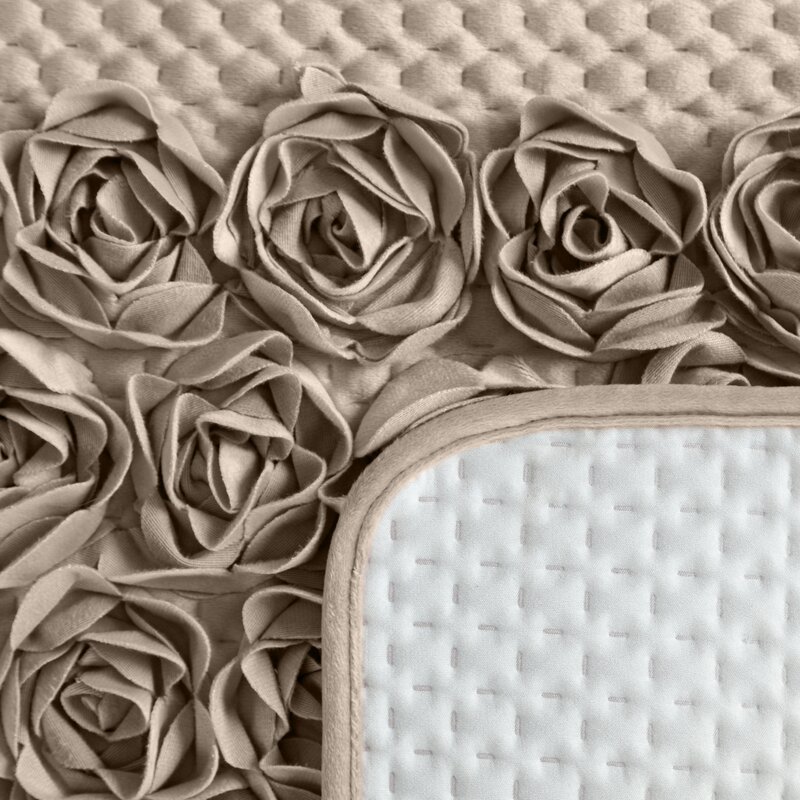 Narzuta welwetowa Roses ciemnobeżowa 220 X 240 CM – miękka i przyjemna w dotyku