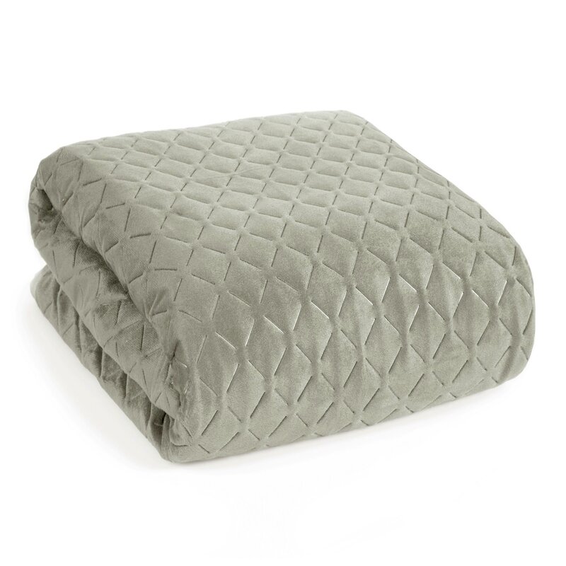 Narzuta velvet srebrna 200 x 220 cm – dodaje luksusu sypialni