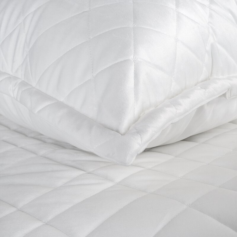 Narzuta Velvet RIA6 biała 200 x 220 cm – rozświetla sypialnię