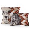 Poszewka dekoracyjna Cebra beżowa 30 x 45 cm – wprowadza egzotykę