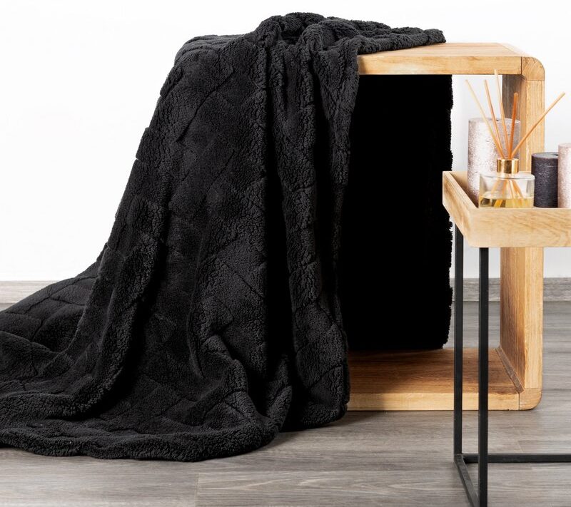 Koc z mikroflano D91 Caro czarny 170 X 210 cm – miękki i ciepły