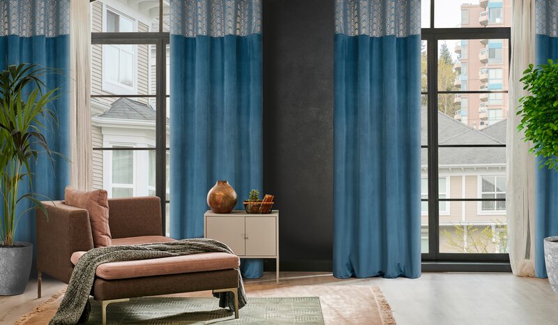 Zasłona gotowa Elen niebieska 140 X 250 CM – przytulna welwetowa