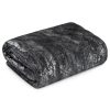 Narzuta welwetowa BLINK 3 czarna 220 x 240 cm – doda blasku sypialni