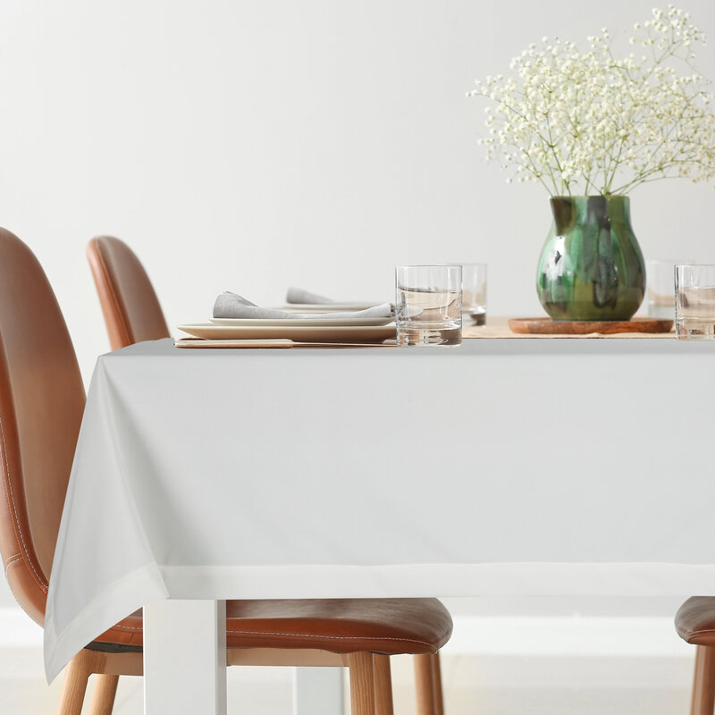 Obrus Melinda biały 140 X 220 CM – świeżość i elegancja stołu