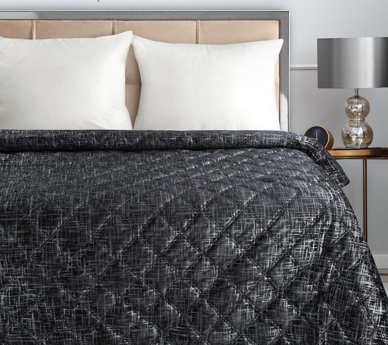 Narzuta Velvet czarna 200 x 220 cm – dodaje przytulności