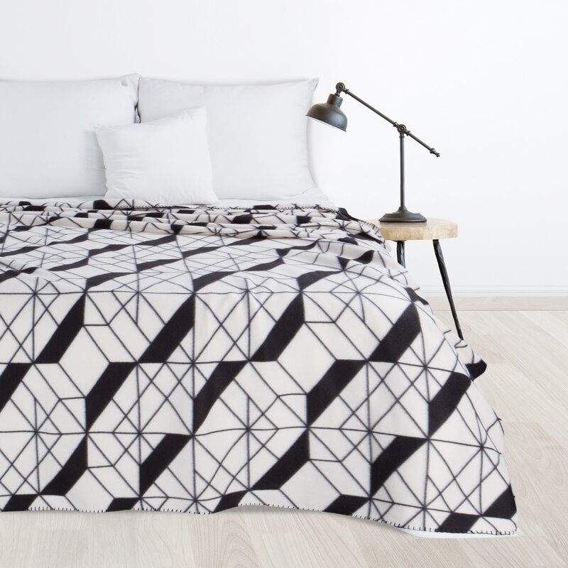 Koc polarowy D91 GEO 01 beżowy 150 x 200 cm – ciepły i miękki