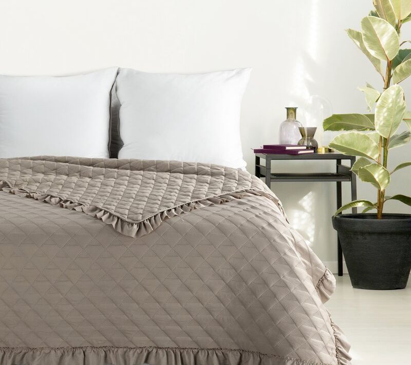 Narzuta microfibra Vanesa ciemnobeżowa 170 x 210 cm – wprowadza spokój