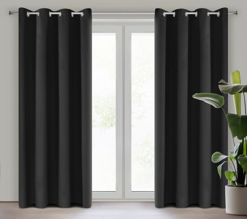 Zasłona gotowa Nerisa czarna 140 x 250 cm – zaciemnienie sypialni