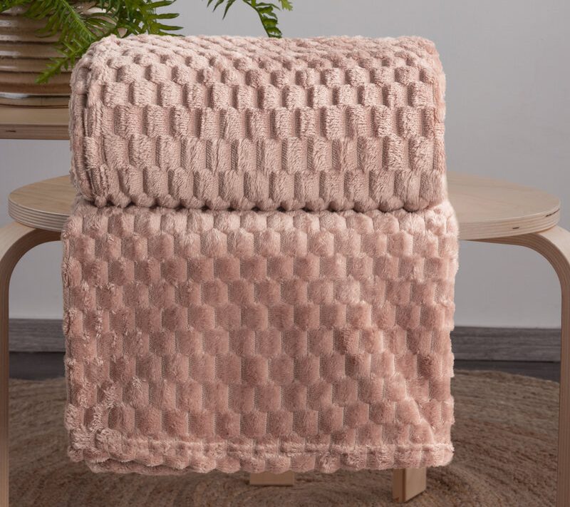 Koc flanelowy Cindy6 pudrowy róż 200 x 220 cm – otula ciepłem
