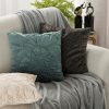 Poszewka velvet Sandi 01 kremowa 45 x 45 cm – wprowadza przytulność