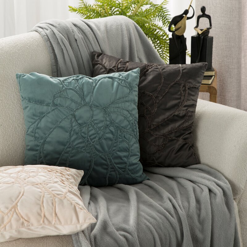 Poszewka velvet Sandi 01 kremowa 45 x 45 cm – wprowadza przytulność