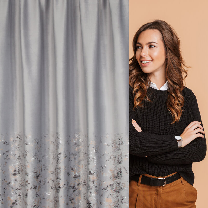 Zasłona gotowa Mariela srebrna 140 x 270 cm – doda blasku wnętrzu