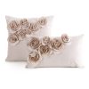 Poszewka dekoracyjna Flores 1 pudrowa 45 X 45 CM – z aplikacją róż