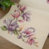 Obrus gobelinowy z motywem magnolii naturalny 45x140 cm – wprowadzi wiosenną świeżość