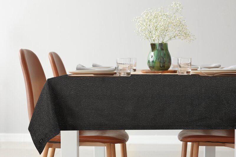 Obrus Stella 1 czarny 140 x 220 cm – dodaje elegancji