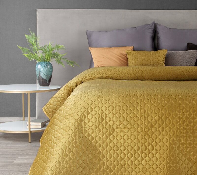 Narzuta velvet Dimon miodowa 220 x 240 cm – dodaje blasku sypialni