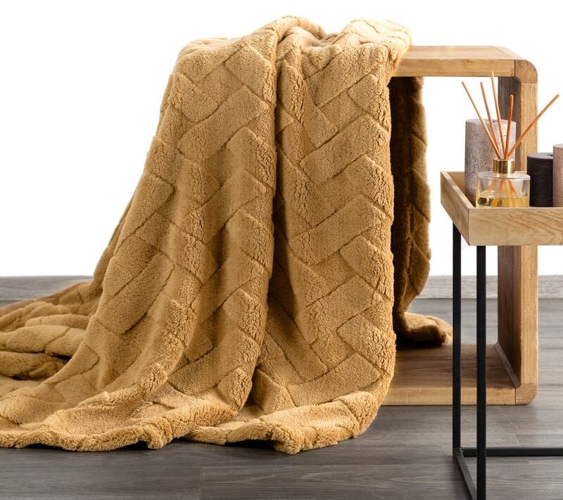 Koc flanelowy Caro miodowy 200 x 220 cm – idealny na relaks