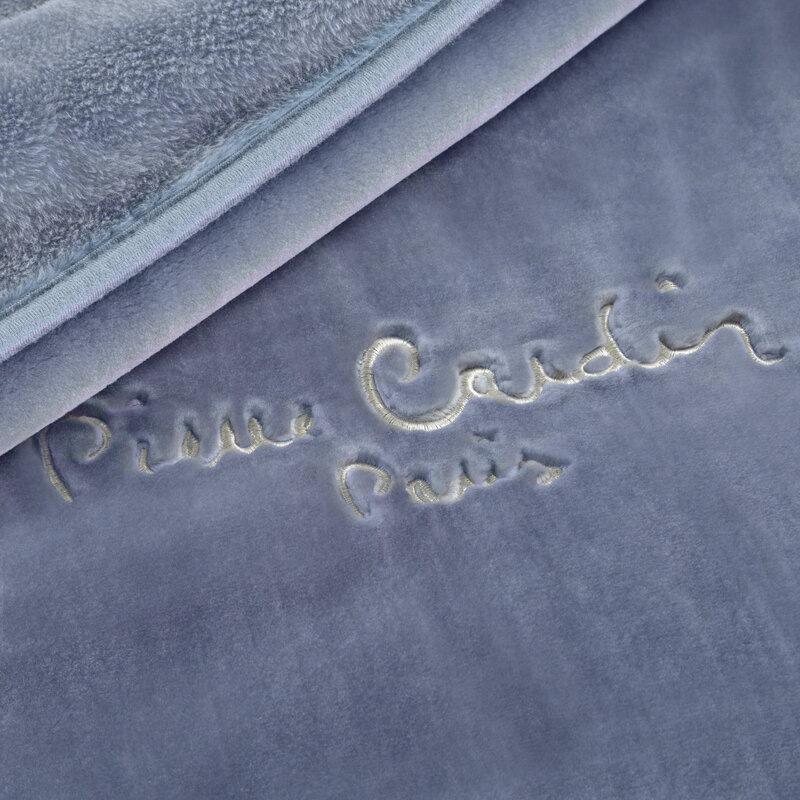 Koc Pierre Cardin niebieski 160 x 220 cm – miękki i ciepły