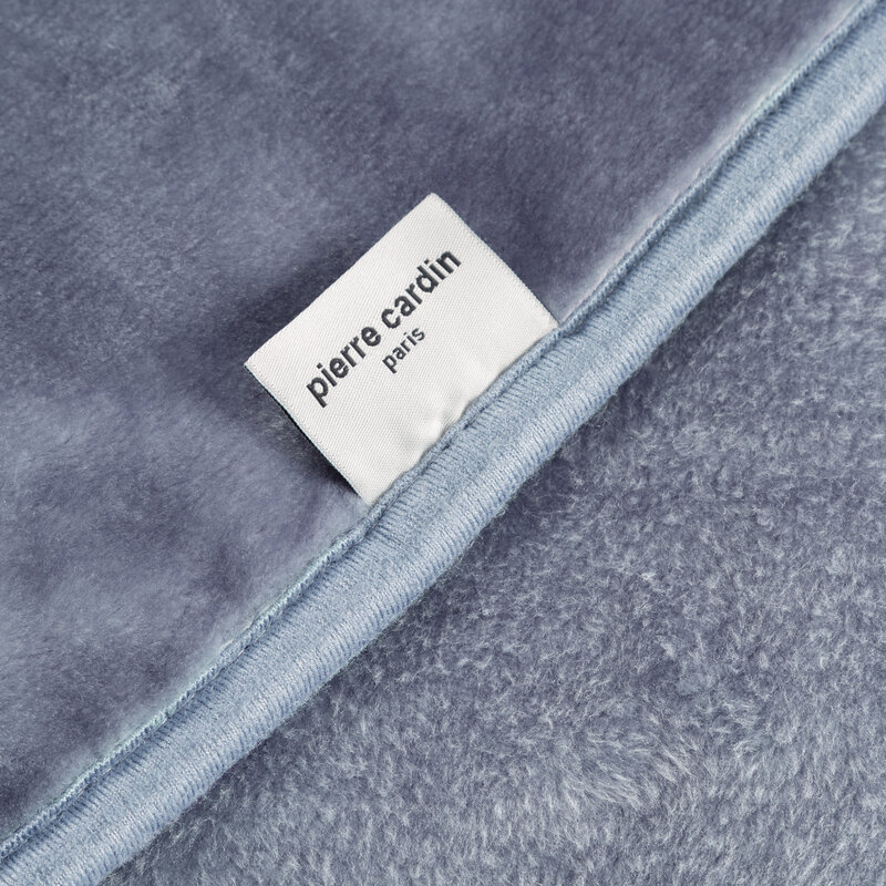 Koc Pierre Cardin niebieski 220 x 240 cm – ciepło i komfort