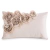 Poszewka Flores 1 kremowa 30 x 50 cm – dodaje przytulności