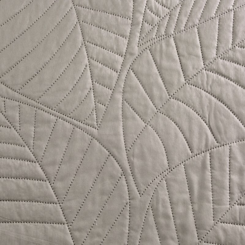 Narzuta z mikrofibry BONI 6 srebrna 170 X 210 cm – z delikatnym wzorem