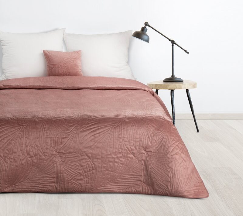 Narzuta welurowa LUIZ 4 pudrowy róż 170 x 210 cm – dodaje przytulności