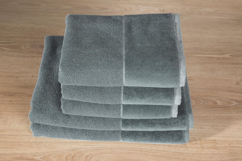 Ręcznik welurowy Lucy stalowy 50 x 90 cm – miękki i chłonny