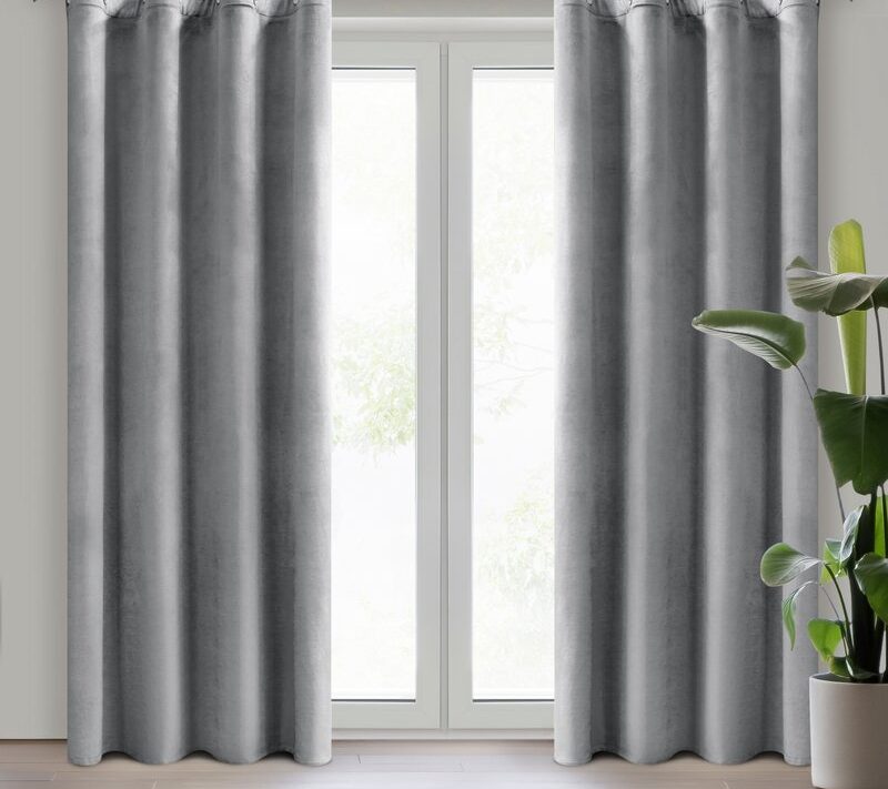 Zasłona gotowa srebrna 140 x 250 cm – wprowadza blask