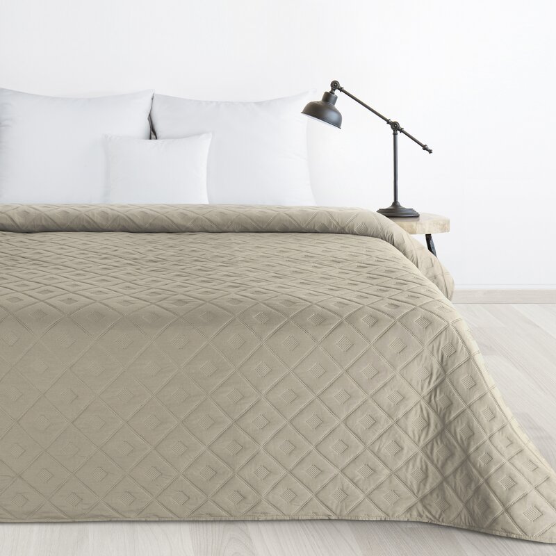 Narzuta Alara6 ciemnobeżowa 170 x 210 cm – ochrona i styl