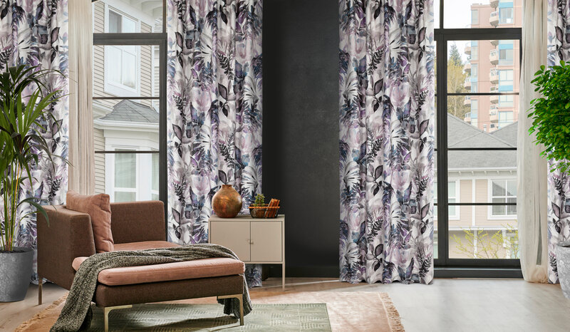 Zasłona gotowa Lilia na taśmie biała 140 X 270 cm – z kwiatowym nadrukiem