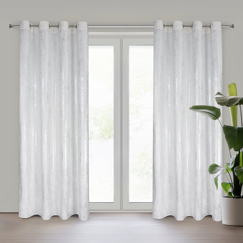 Zasłona gotowa Renia biała 140 x 250 cm – zaciemnia pomieszczenie