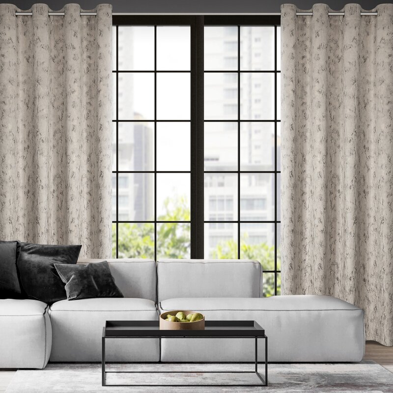 Zasłona gotowa Kornelia jasnobeżowa 140 x 250 cm – zaciemnia i ociepla