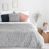Koc Adore pudrowy róż 130 x 170 cm – otuli wieczorem