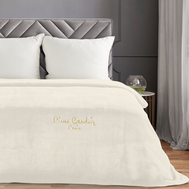 Koc Pierre Cardin kremowy 160 x 220 cm – otula ciepłem