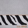 Ręcznik Eva Minge srebrny 50 x 90 cm – elegancki design