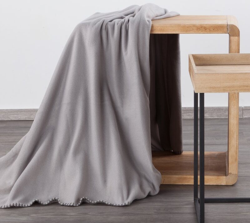 Koc polarowy D91 srebrny 150 X 200 CM – miękki i ciepły