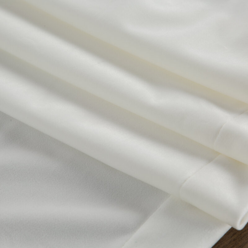 Obrus Melinda biały 140 X 220 CM – świeżość i elegancja stołu