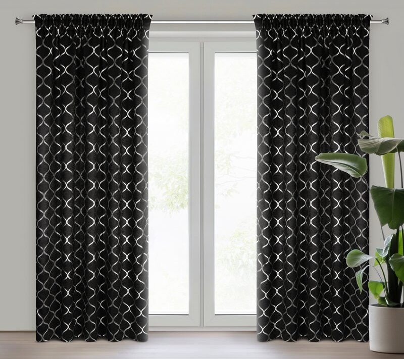 Zasłona gotowa Mili czarna 140 x 270 cm – zapewnia prywatność
