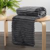 Koc flanelowy Tedy oliwkowy 200 x 220 cm – otuli miękkością