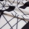 Koc polarowy D91 GEO 01 beżowy 150 x 200 cm – ciepły i miękki