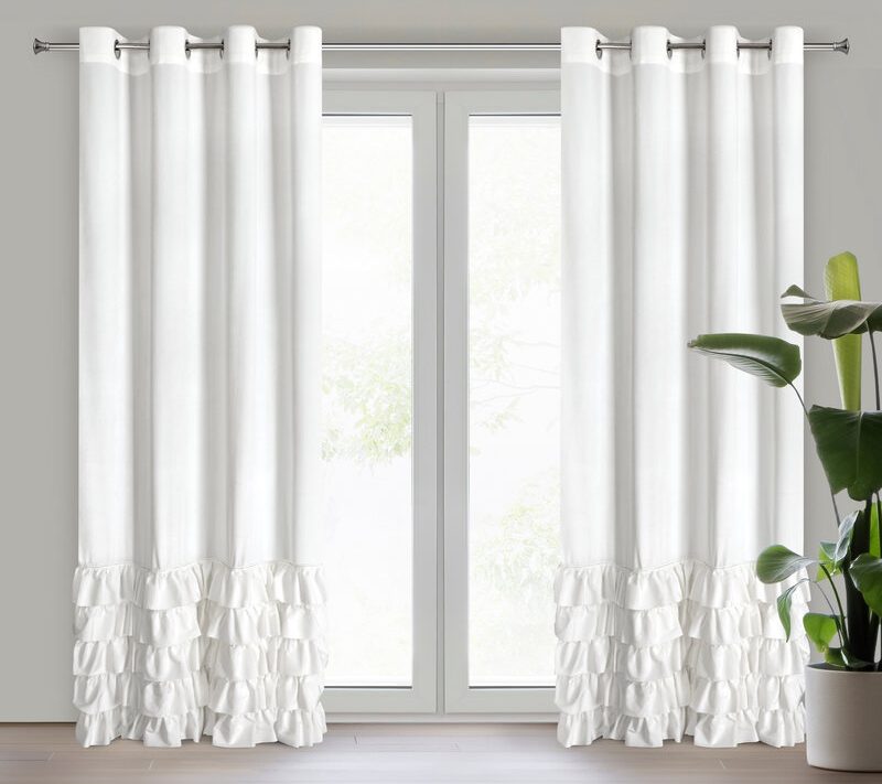 Zasłona gotowa biała 140 x 250 cm – dodaje przytulności