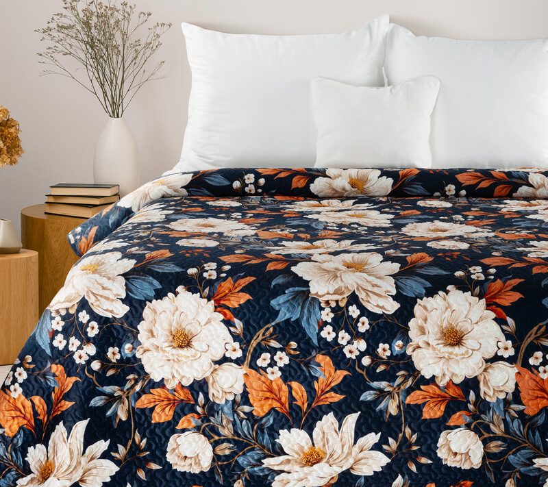 Narzuta Fiora granatowa 200 x 220 cm – wprowadzi świeżość