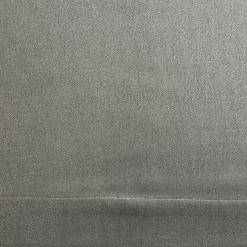 Obrus welwetowy Melinda srebrny 140 x 220 cm – dodaje blasku stołowi