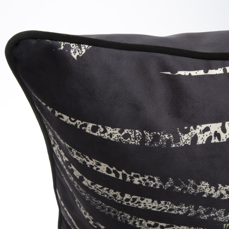 Poszewka dekoracyjna MING14A czarna 60 x 60 cm – welwetowa i stylowa