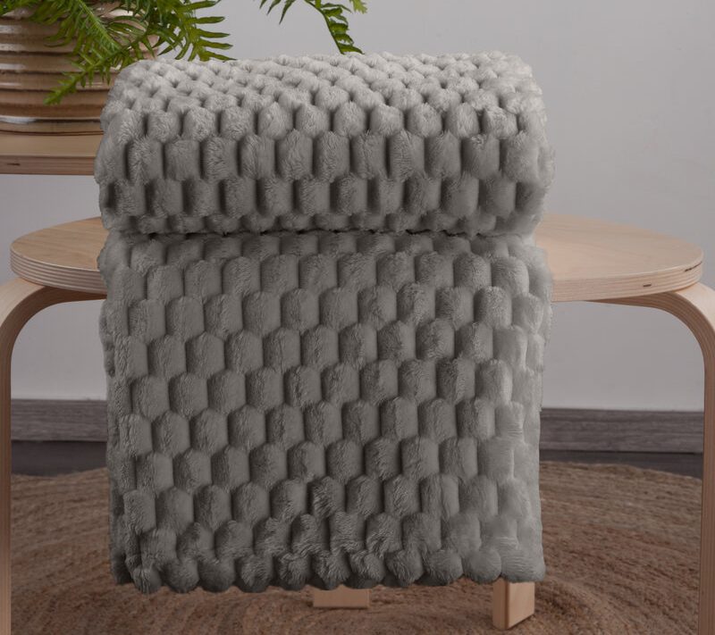 Koc flanelowy Cindy6 stalowy 200 x 220 cm – otuli miękkością