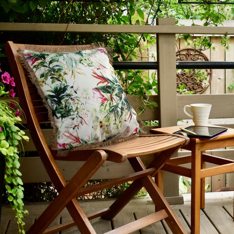Poszewka Garden biała 45 x 45 cm – wprowadzi wakacyjny klimat
