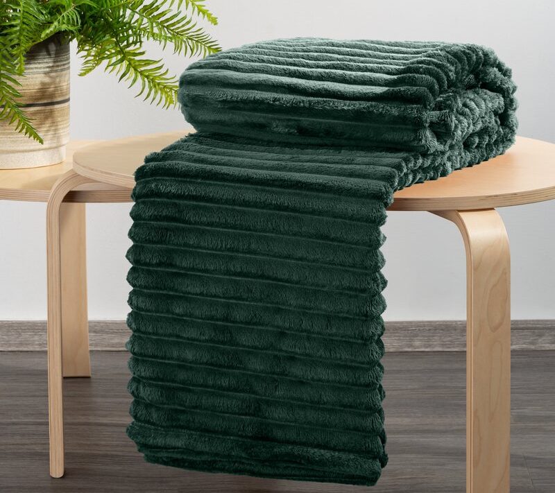 Koc flanelowy D91 ciemnozielony 200 x 220 cm – dodaje przytulności